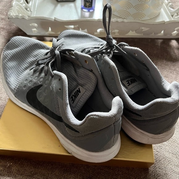 Nike Running Sneakers - Men’s Size 10; Gray & Black - Picture 6 of 10